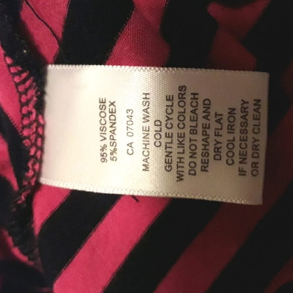 Cable & Gauge Pink & Navy V-neck Top - Picture 7 of 7